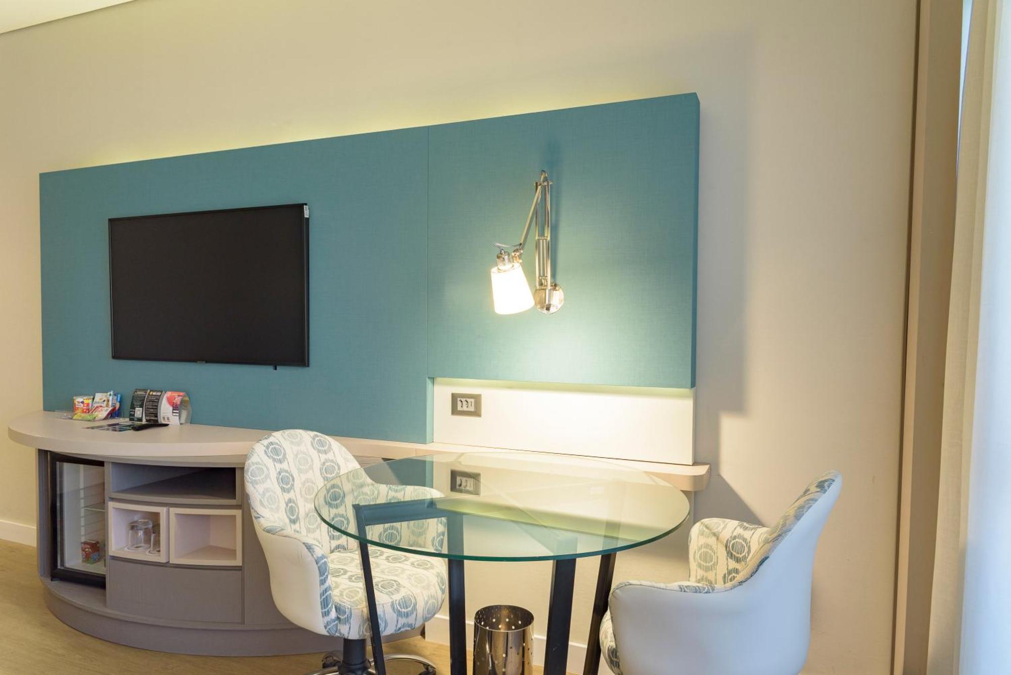 Royal Tulip Brasilia Alvorada Hotel Room photo A wall-mounted light